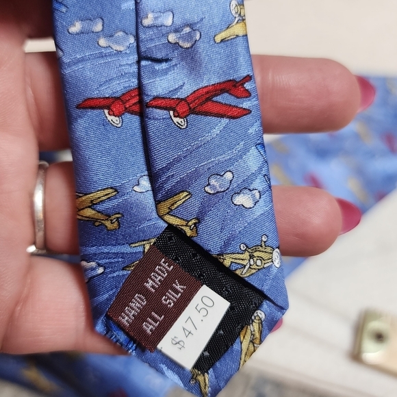 Museum Artifacts Airplane blue silk tie. - Picture 4 of 6
